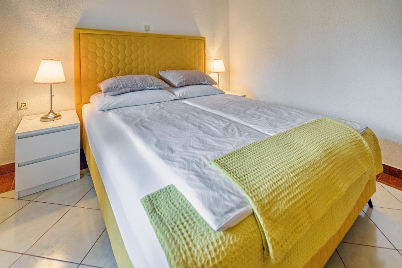 Comfort Apartments In Peaceful Area Zadar - With Garden Buitenkant foto